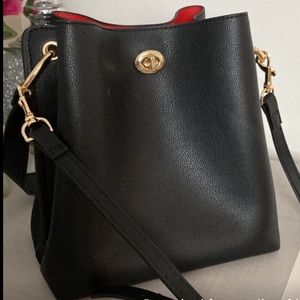 Vegan Turn lock bucket bag